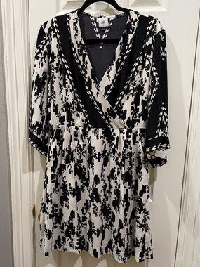 CABI black & ecru 3/4 sleeve wrap dress—Size Small